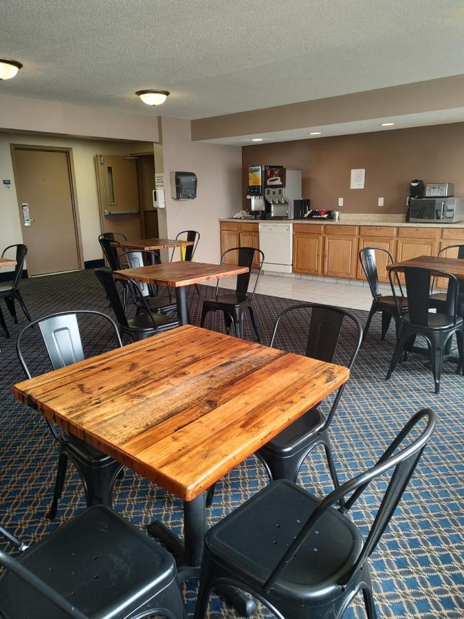 Rodeway Inn Фарґо Екстер'єр фото